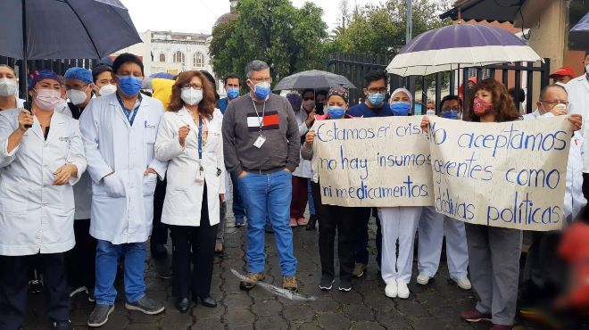 Plantn frente al Hospital Eugenio Espejo.