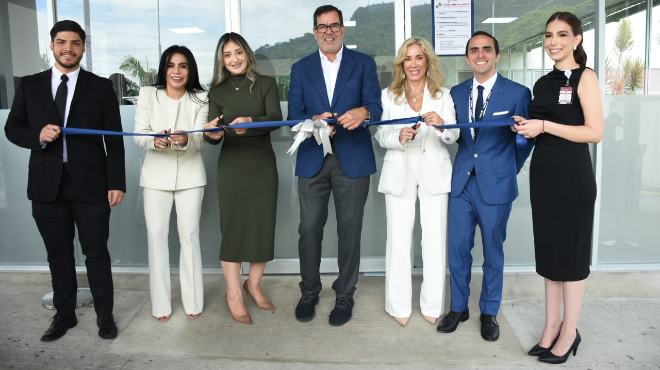 Autoridades en la inauguracin del nuevo espacio.