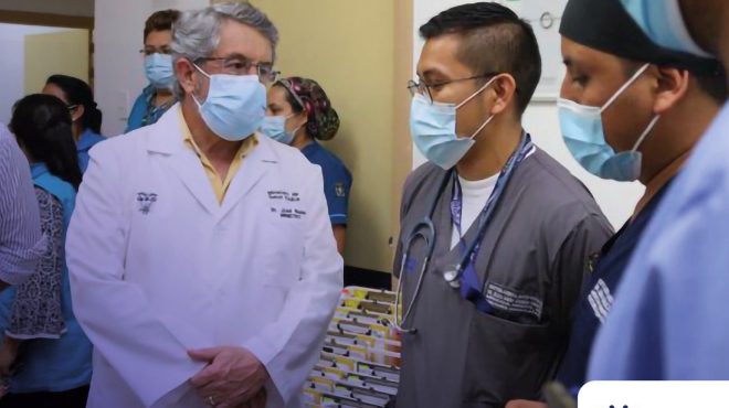 El ministro de Salud, José Ruales, recorrió las instalaciones hospitalarias.