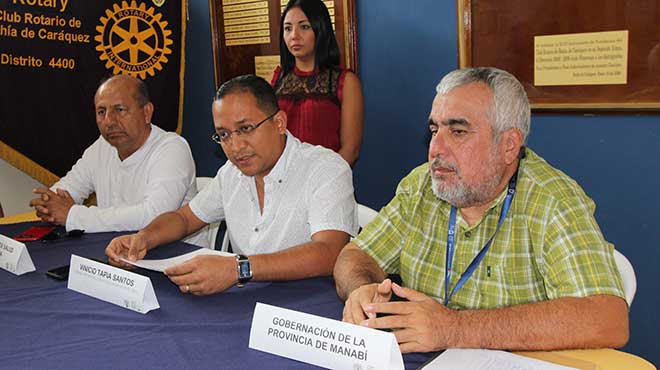 Reinaldo Mera, representante del MSP, Vinicio Tapia, subdirector general del SECOB, y Fernando Barreiro, jefe poltico de la Gobernacin de Manab. 