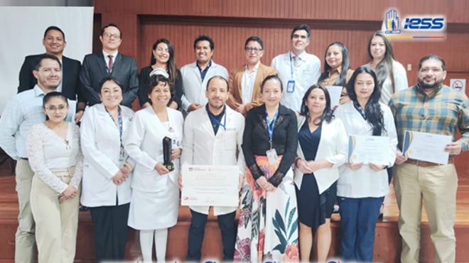 Profesionales del Hospital General Riobamba del IESS.