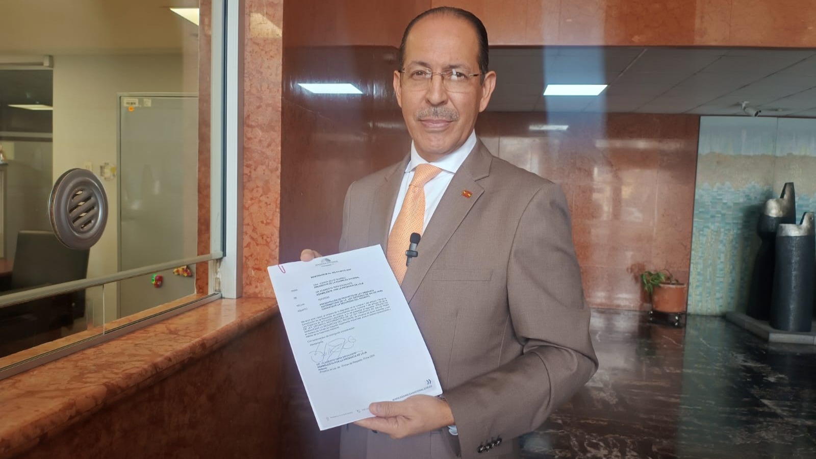 Asamble�sta Humberto Tapia.
