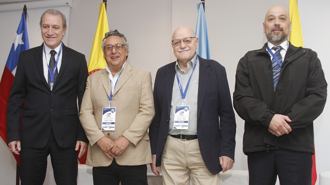 Ricardo Corral, mdico psiquiatra, presidente de la Asociacin Argentina de Psiquiatras ( AAP); Rodrigo Crdoba, mdico psiquiatra, miembro de la Asociacin Mundial de Psiquiatra; Pedro Rafael Gargoloff, mdico psiquiatra, miembro de AAP; Jos Ordoez, mdico psiquiatra, presidente de la Asociacin Ecuatoriana de Psiquiatra (AEP).