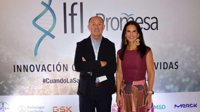 Jaime Espn, experto en Economa de la Salud, y Yaneth Giha, directora ejecutiva de FIFARMA.