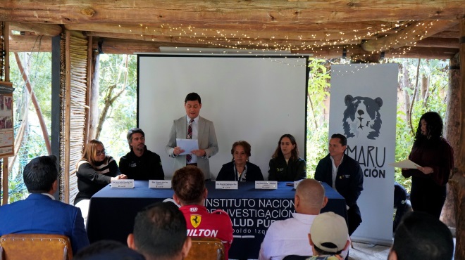 Firman del convenio entre ambas instituciones.