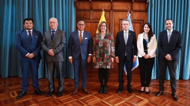 Autoridades presentes en la presentacin.