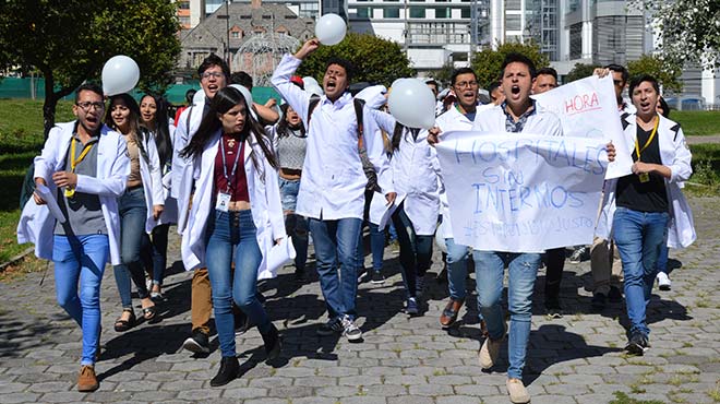 Estudiantes de Ciencias de la Salud realizaron marchas pacficas en varias ciudades del pas.
