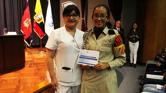 Janeth Quelal y paciente graduada.