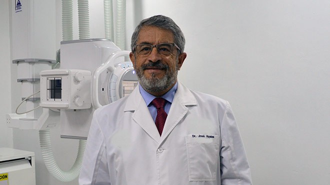José Ruales, rector de la Facultad de Medicina de la UISEK.