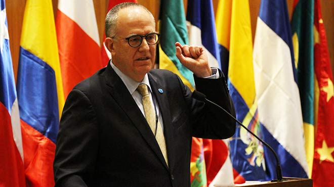 Julio Berdegu�, subdirector de la FAO