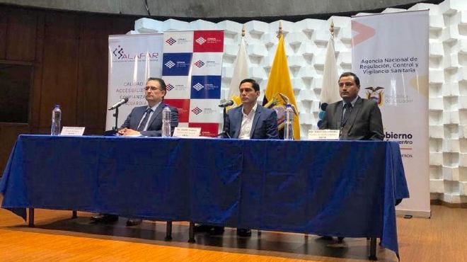Santiago Salguero, director ejecutivo de Alafar, Andr�s Padilla, coordinador zonal 9 de ARCSA, y Sebasti�n Coronel, experto en Farmacovigilancia de ARCSA.
