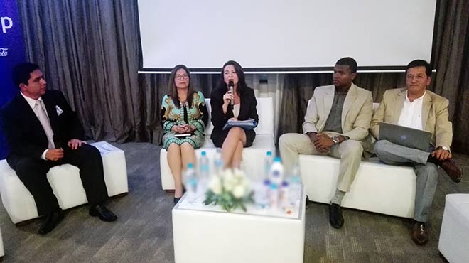 Alejandro Nez, director mdico de Tonicorp, Nora Falcon, nutricionista clnica, Lorena Goetschel, docente universitaria, Vladimir Maffare, presidente de ANNE, y Manuel Balden, director del Centro de Investigacin Biomdica de la UTE.