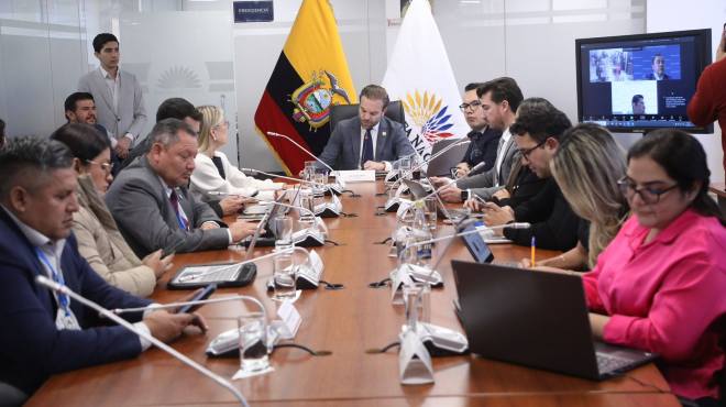 Comisión Especializada Permanente del Derecho a la Salud y Deporte.