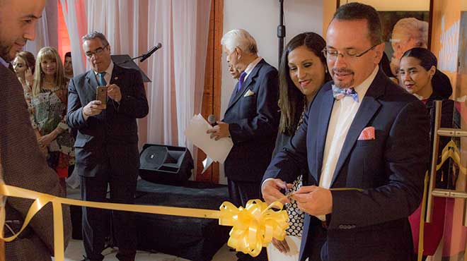 Fausto Puente, gerente general de Life and Hope, inaugurando la nueva sucursal.