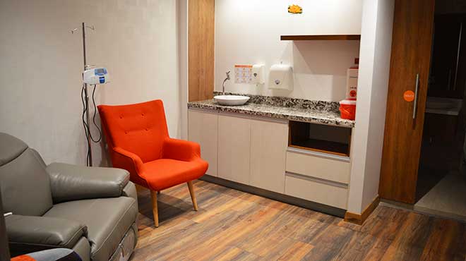 Sala vip, cuenta con bao privado.