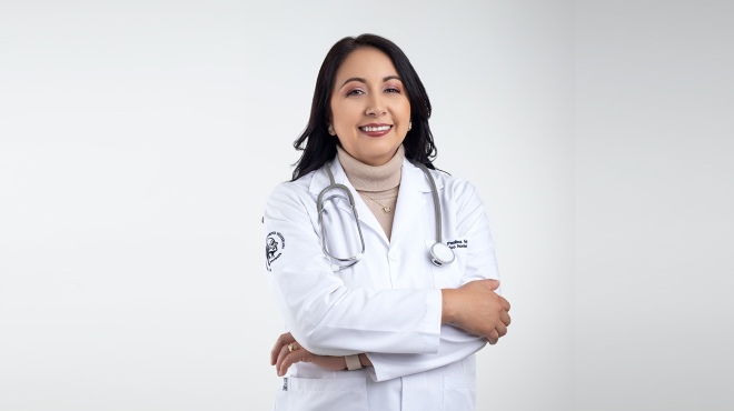M�nica Manzano Vela, presidenta de la Sociedad M�dica Homeop�tica Ecuatoriana.