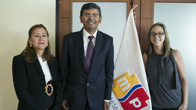 Fanny de Lourdes Puma, Prabhat Kumar y Vernica Espinosa.