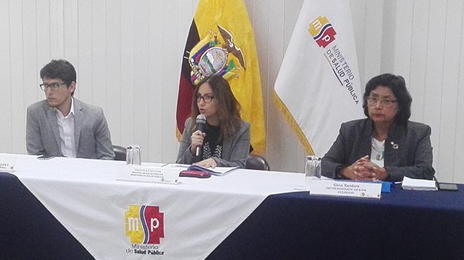 Carlos Durn, Vernica Espinosa y Gina Tambini.