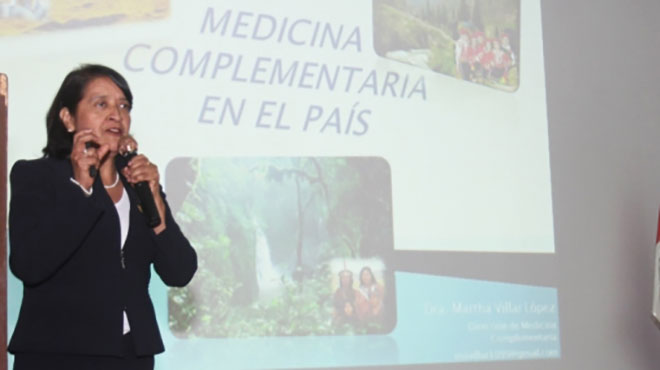 Martha Villar L�pez, gerente de Medicina Complementaria de la Gerencia Central de Prestaciones de Salud del Seguro Social.