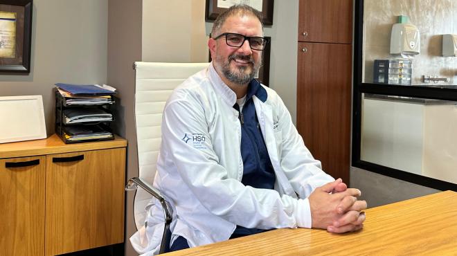 Mauricio Aguirre, decano de Posgrado de Ciencias de la Salud de la UHE.