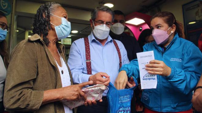 El ministro de Salud acompa las primeras entregas de medicamentos.