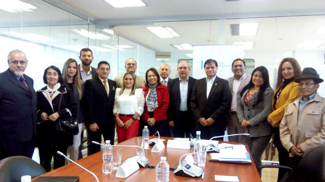 Comisi�n de Salud recibi� a representantes de la primera promoci�n de m�dicos rurales del Ecuador.