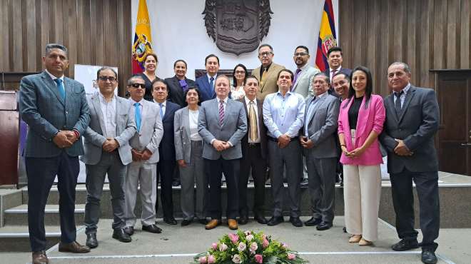 Firma de los compromisos con el ministro de Salud.