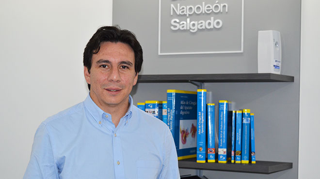Napolen Salgado, cirujano baritrico del Hospital Metropolitano