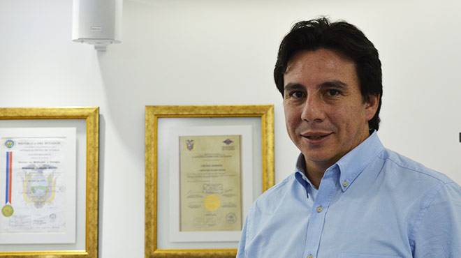 Napolen Salgado, especialista en Ciruga Baritrica del Hospital Metropolitano