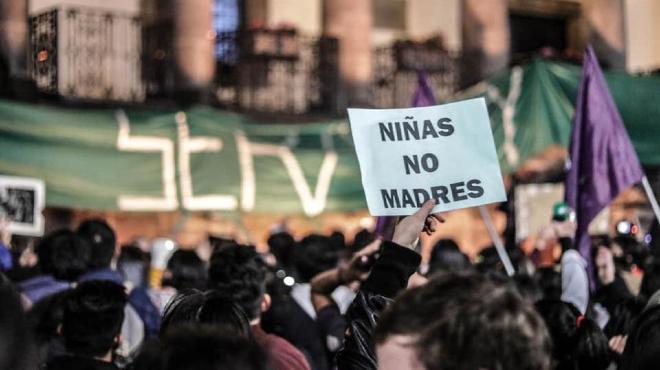 El movimiento Niñas, no madres exige al Estado.