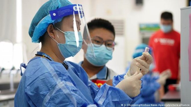 China vive un aumento repentino de contagios de COVID-19. 