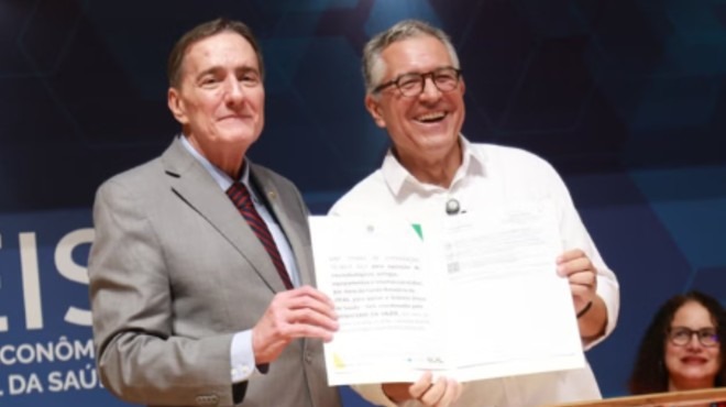 Firma del convenio entre OPS y Brasil.