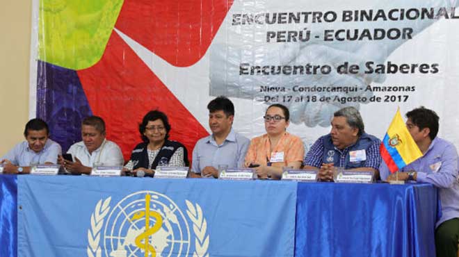Gina Tambini, representante de OPS/OMS, junto a representantes de Ecuador y Per