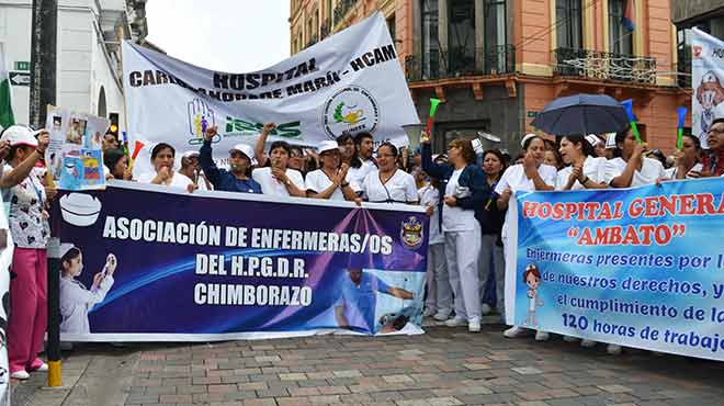 Enfermeras y enfermeros en marcha nacional.