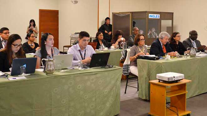 Reunin entre delegados del MSP, Secomed y OMS.