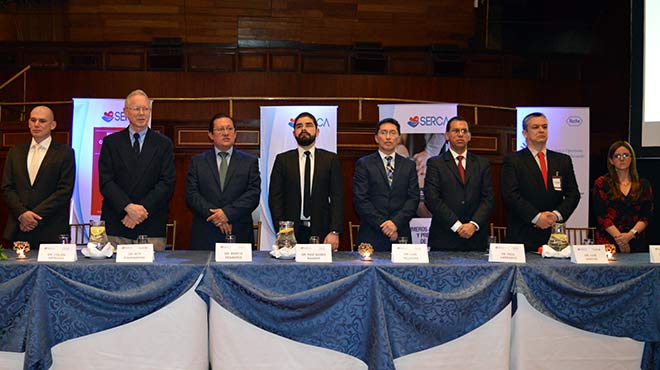 Coln Arteaga, miembro de SERCA; Roy Ringenberg, cofundador de SERCA; Marco Pesntez, gerente de SERCA; Raif Nasre Nasser, director nacional de normalizacin del MSP; Luis Villegas, gerente asuntos corporativos de Roche Ecuador S.A. Diagnostics Division; Pal Carrasco, presidente de SERCA; Luis Vargas, invitado SERCA; y Liliana Crdenas, especialista del Hospital de Especialidades Eugenio Espejo.