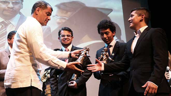 Rafael Correa, Fabricio Reyes, Carlos Canacun y Diego Aguinsaca.