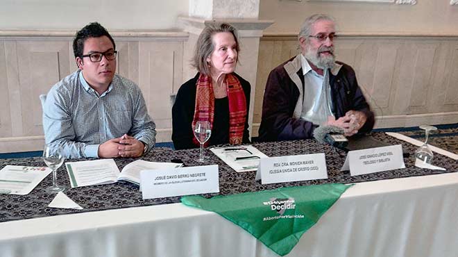 Josu David Berr, Mnica Maher y Jos Ignacio Lpez Vigil, miembros de la Red Ecuatoriana de Fe.