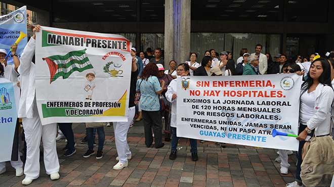 Enfermeras que exigen reduccin de carga laboral.