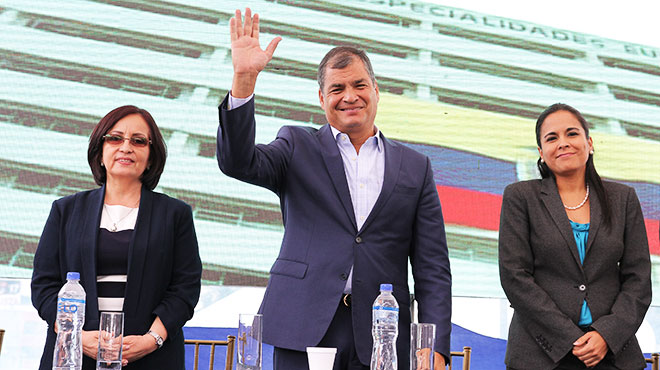 Margarita Guevara, Rafael Correa y Gabriela Rosero.