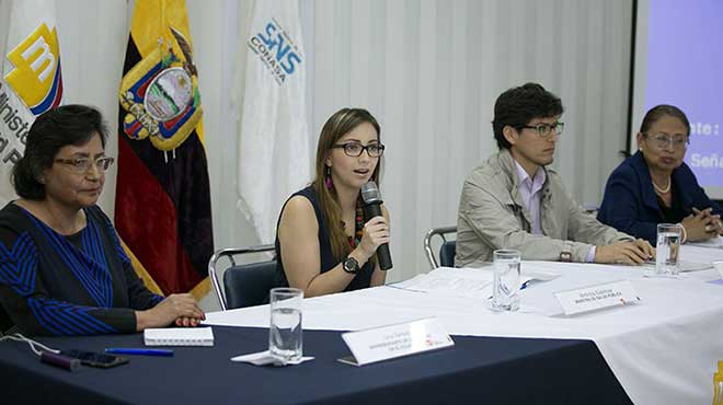 Gina Tambini, Vernica Espinosa, Carlos Durn y Nilda Villacrs.