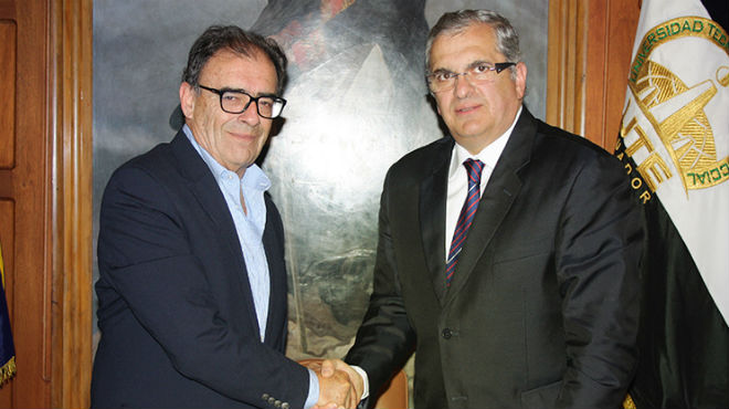 Felipe Egas, presidente de la Clnica, y Ricardo Hidalgo, rector de la UTE.