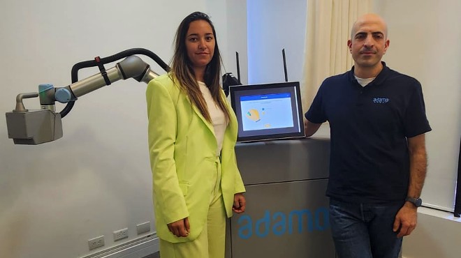 Mara Pea Fernndez, fisioterapeuta especializada en Deportivo y Readaptacin; Samir Nabulsi, director tcnico del Robot Adamo.