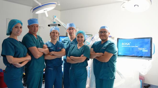 Equipo de ciruga robtica de la Clnica de Traumatologa Quirrgica.