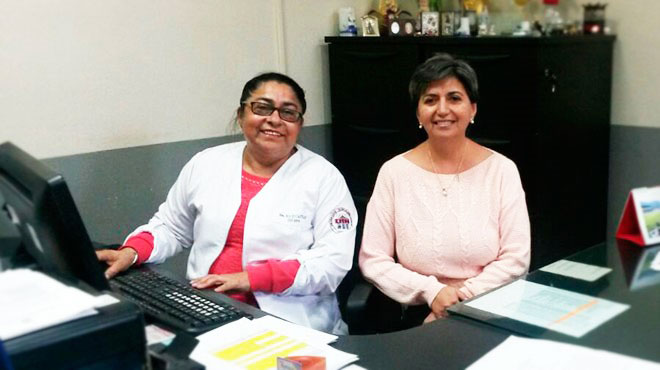 Roco Castillo, decana de la Faculta de Ciencias de la Salud y Salom Gordillo, coordinadora de la carrera de Medicina, UTN