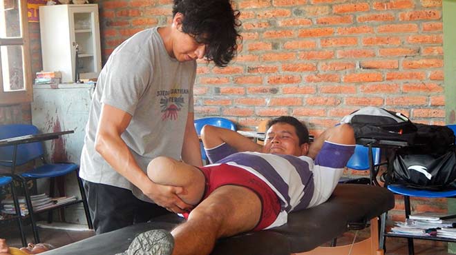 Paciente con discapacidad se beneficia de la atencin en Fisioterapia.