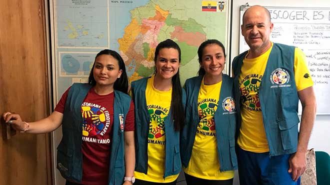 Karen Cruz, estudiante; Daniela Giraldo, estudiante; Carolina Villamil, docente de la Corporacin Universitaria Iberoamericana; y Daniel Wappenstein, presidente de la SEF.