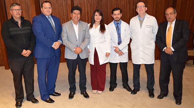 Vctor lvarez, presidente del CMP; Ernesto Carrasco, presidente de la FME; Jorge Yunda, asamblesta; Catalina Espina, miembro de SEMP; Christian Silva, presidente de SEMP; Francisco Snchez, miembro de SEMP; y Miguel Lpez, representante de la Plataforma por la Salud y la Vida. 