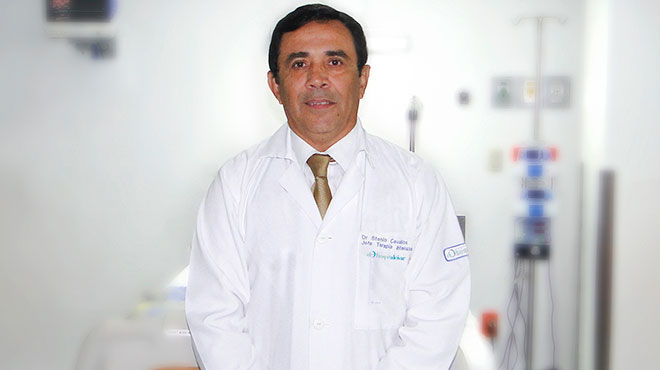Stenio Cevallos, jefe de Terapia Intensiva del Hospital Alcvar.