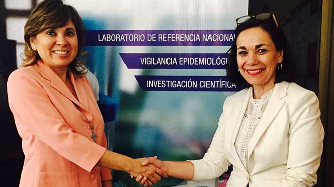 Tania Mori, directora ejecutiva del INSPI, y Amira Herdoiza, directora de Corporacin Kimirina.